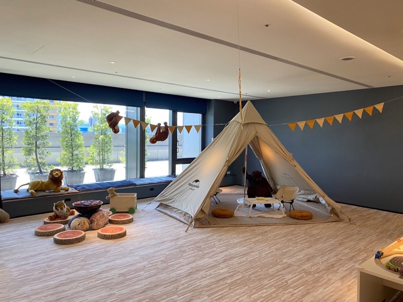 ファミリールームでゆったり!2駅使えるロケーションが魅力のホテル滞在。往復送迎つき