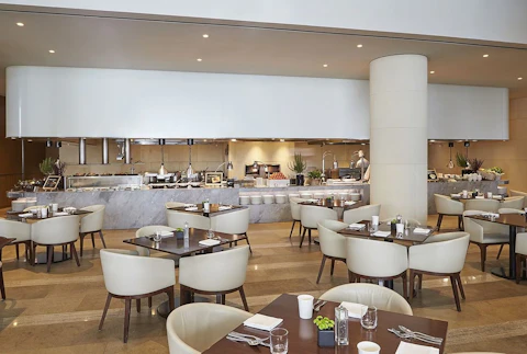 巨大な統合型リゾートに隣接！好立地な4つ星ホテルに充実のステイ。ビジネスクラス利用