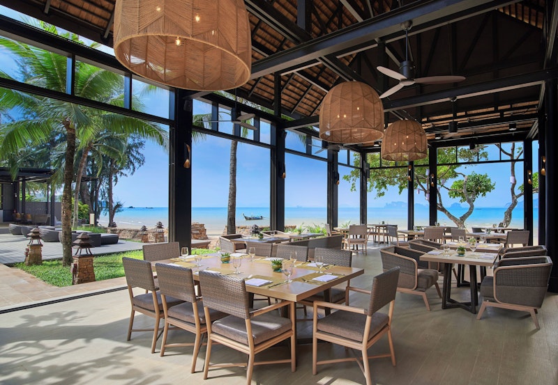 タプケービーチに面した優雅な4つ星ホテルにステイ!ビジネスクラス利用、送迎つき