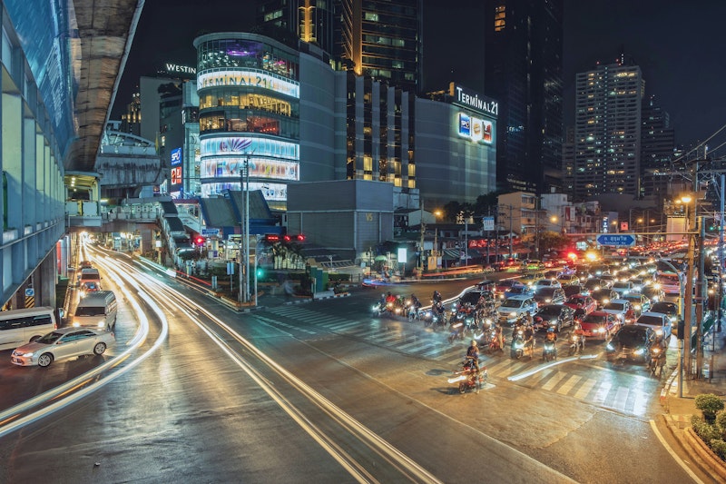 ニューハーフショー鑑賞つき！屋外プール併設＆活気あふれるエリアの5つ星ホテルにステイ