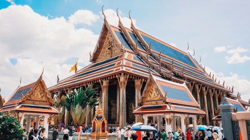 ピンクのガネーシャとワットパクナム観光つき!3つの駅に近い快適4つ星ホテルにステイ