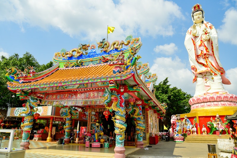 ピンクのガネーシャとワットパクナム観光つき!立地も魅力のホテル泊。ビジネスクラス利用