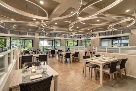 極上のスパを満喫！プライベートビーチも魅力の高級リゾートに宿泊。ビジネスクラス利用