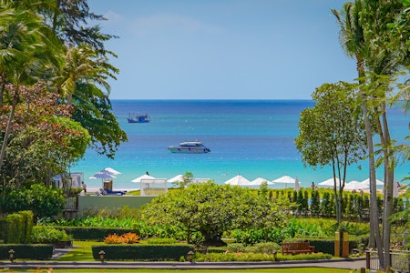 プライベートビーチやスパも魅力の豪華リゾートに宿泊！ビジネスクラス利用、送迎つき