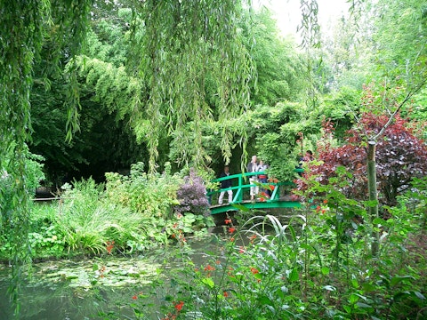 パリ発2つの観光地を巡る!歴史的な建築と芸術を満喫する旅。プレミアムエコノミー利用