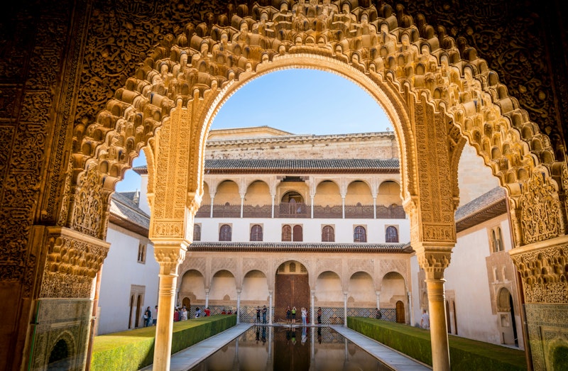 歴史あるスペインの3都市をめぐる!ホテルおまかせでおトクに楽しむ周遊プラン