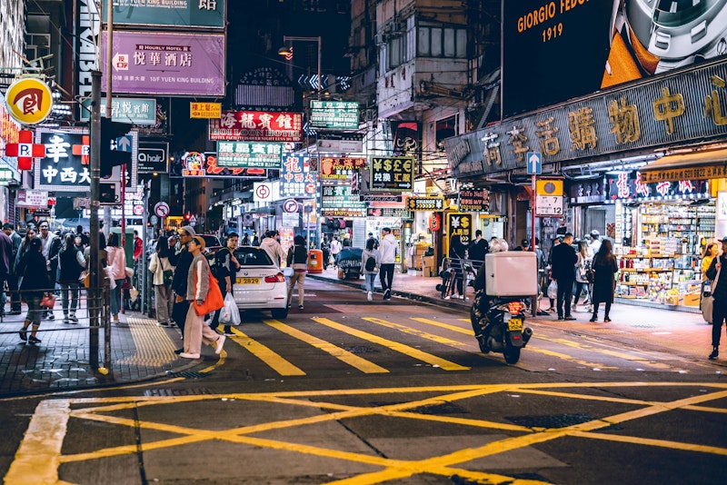 オープントップバスと夜景観賞つき！尖沙咀や旺角へアクセス便利な立地のホテルに宿泊