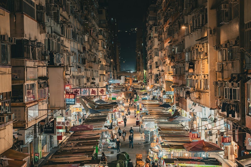 オープントップバスと夜景観賞つき！観光拠点に最適なホテルにステイ。ビジネスクラス利用