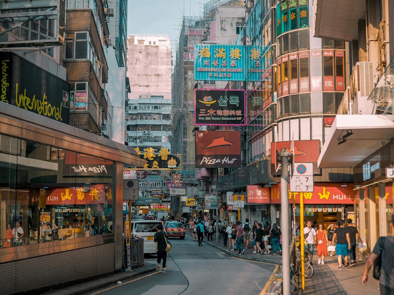 オープントップバスと夜景観賞つき！ネイザンロード沿いのホテルに泊まる香港旅プラン