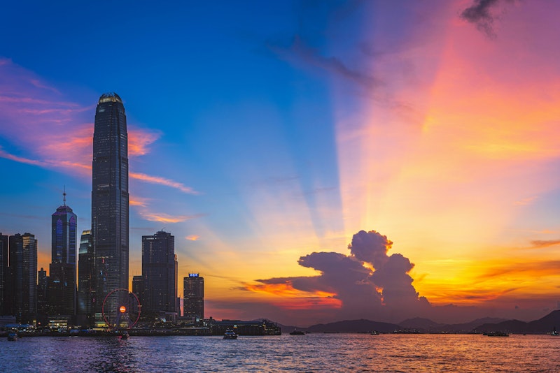 オープントップバスと夜景観賞つき！景色を楽しめるホテルにステイ。ビジネスクラス利用