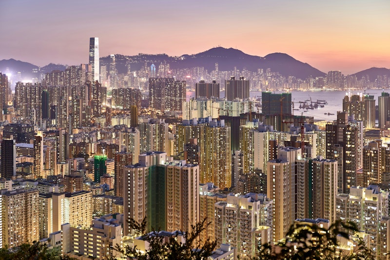 オープントップバスと夜景観賞つき！大型ホテルで快適な香港ステイ。JAL利用