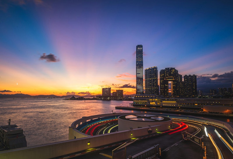 オープントップバスと夜景観賞つき!尖沙咀の好立地なホテルに泊まって香港をまんきつ