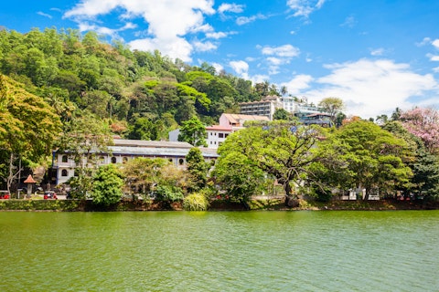 満足のスリランカ周遊ツアー。宿泊はワンランク上の5つ星ホテル！ビジネスクラス利用