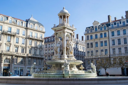 芸術の都と美食の街を堪能する旅！フランスの人気2都市をじっくり楽しむ周遊プラン