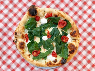 SALE価格 1/3(土)販売スタート🎍4つ星ホテルステイで世界遺産や絶品グルメを楽しむ旅！ナポリ＆ポンペイ観光つき