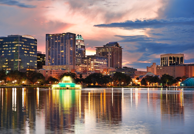 人気テーマパークの提携ホテルに宿泊。プールやジャグジー完備でリゾート気分を楽しめる！