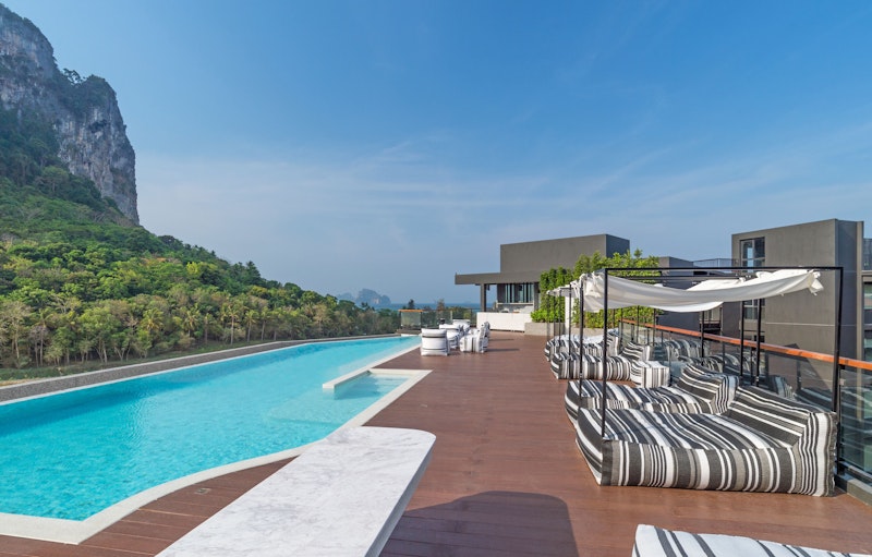 マーケットやビーチも近いアオナン中心部の4つ星リゾートに宿泊!ビジネスクラス利用