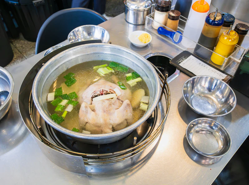 10日前まで予約OK!3駅に近く利便性ばつぐん。コンビニ隣接もうれしいホテルに宿泊