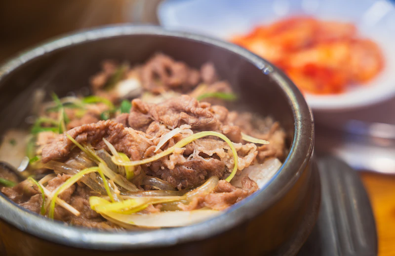 4人で泊まれる部屋！観光の拠点に便利な2路線使える市庁駅に近いホテル滞在