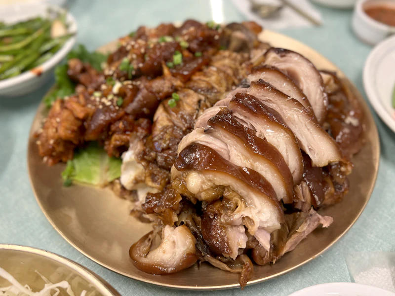 メインストリートはすぐ！人気の明洞をたっぷり楽しめる好立地ホテル泊。ベッド3台確約