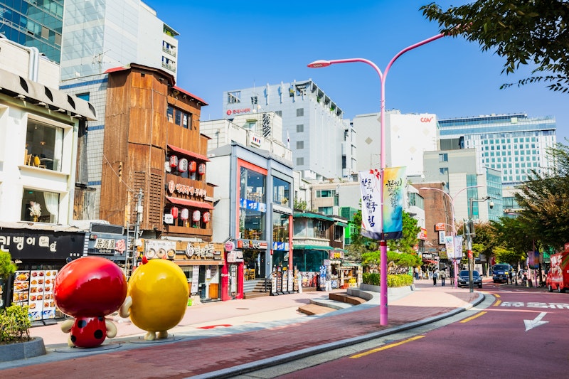 グループ旅行にぴったり！弘大入口駅に近いホテルに滞在。ビジネスクラス利用