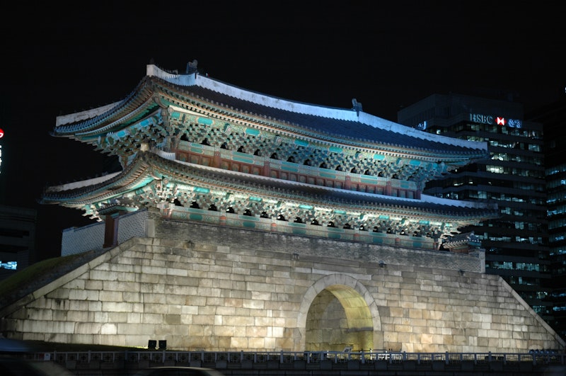 ベッド3台確約でゆったり！カフェ＆レストランがそなわる明洞のホテルに宿泊