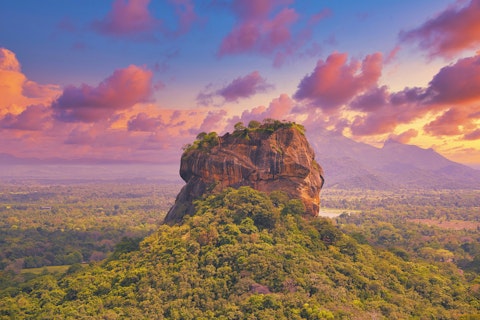 専用車で効率よくめぐるスリランカ周遊ツアー！宿泊は5つ星ホテル。ビジネスクラス利用