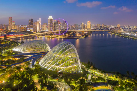 屋外プールを完備！オーチャードロード沿いのスタイリッシュなホテルに宿泊。JAL利用