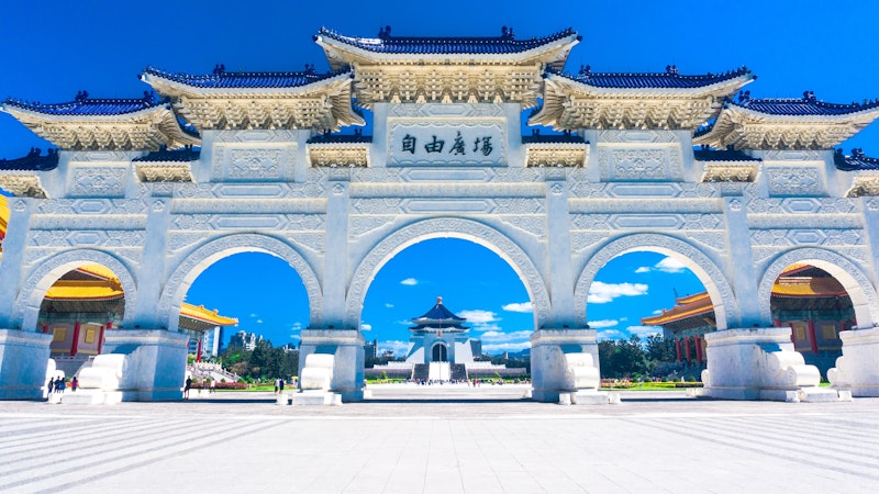 九份＆饒河街夜市ツアーつき！2つ星ホテル泊。往復送迎つき、JAL利用で松山空港に到着