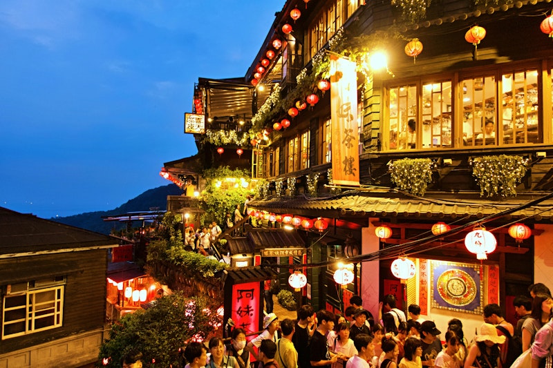 九份&饒河街夜市ツアーつき!駅チカのヒルトン系列ホテルにステイ。往復送迎つき
