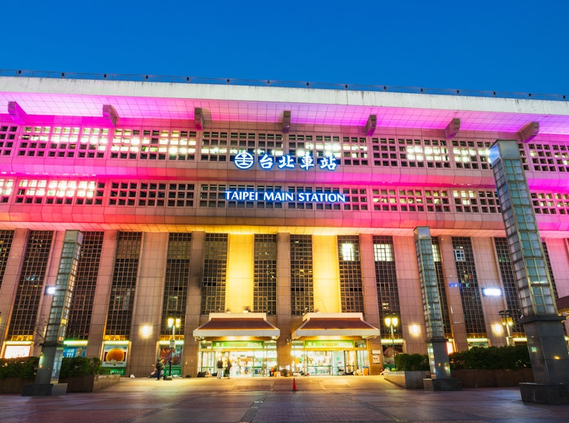 ドリンクチケットつき!台北駅から徒歩6分の好立地なホテルにステイ。往復送迎つき