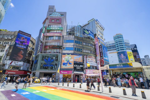 郊外の観光にも便利なロケーション!萬華駅すぐの4つ星ホテルに宿泊。往復送迎つき