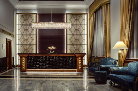 美しいアールデコデザインが自慢の5つ星ホテルで優雅なプラハ旅。ビジネスクラス利用