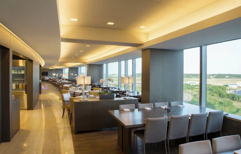 パラダイスシティに隣接！好立地でモダンな4つ星ホテルに宿泊。ビジネスクラス利用