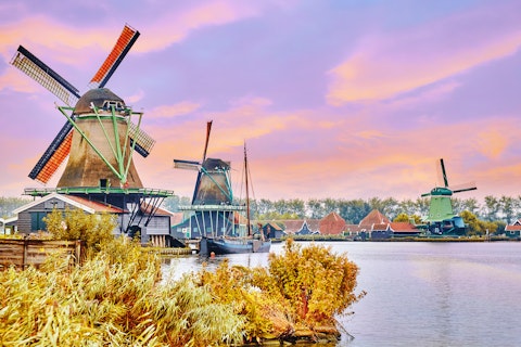 おトクなアムステルダム旅！おまかせ3つ星ホテルに宿泊。プレミアムエコノミー利用