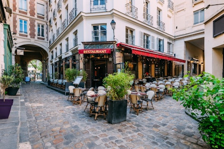 有名作家も多く訪れた歴史あるモンパルナス地区にあるホテルに滞在するプラン！