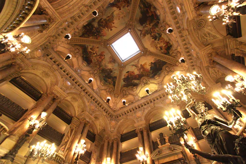 人気の観光スポットにアクセス便利な好立地!パリ16区のエレガントなホテルに滞在