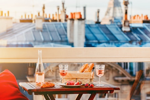 2つの人気観光地を巡るプラン!豪華5つ星ホテルで至福のパリ旅。ビジネスクラス利用