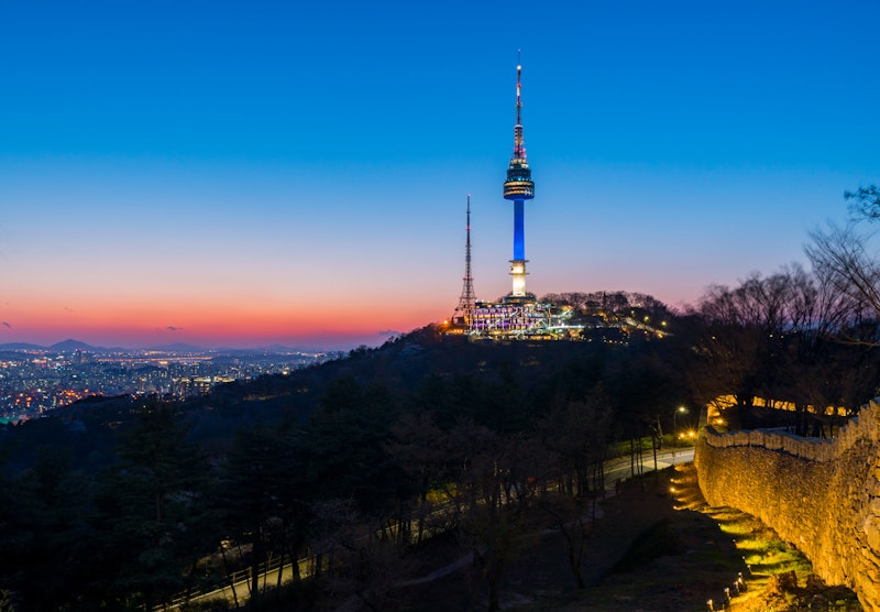 4日前まで予約OK！南山の景色を一望できるホテルに宿泊。ベッド2台確約＆帰りは夕方発