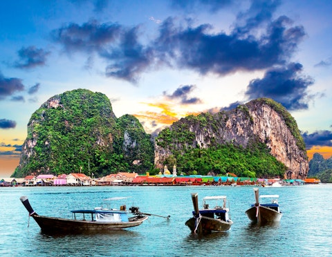 パトンビーチすぐの好立地！屋外プール併設のリゾート泊。往復送迎つき