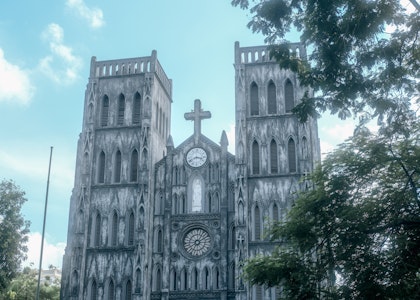 シレーナショッピングセンターが徒歩圏内！西湖を望むホテルに宿泊。JAL利用