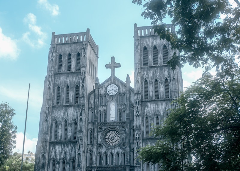 シレーナショッピングセンターが徒歩圏内！西湖を望むホテルに宿泊。JAL利用