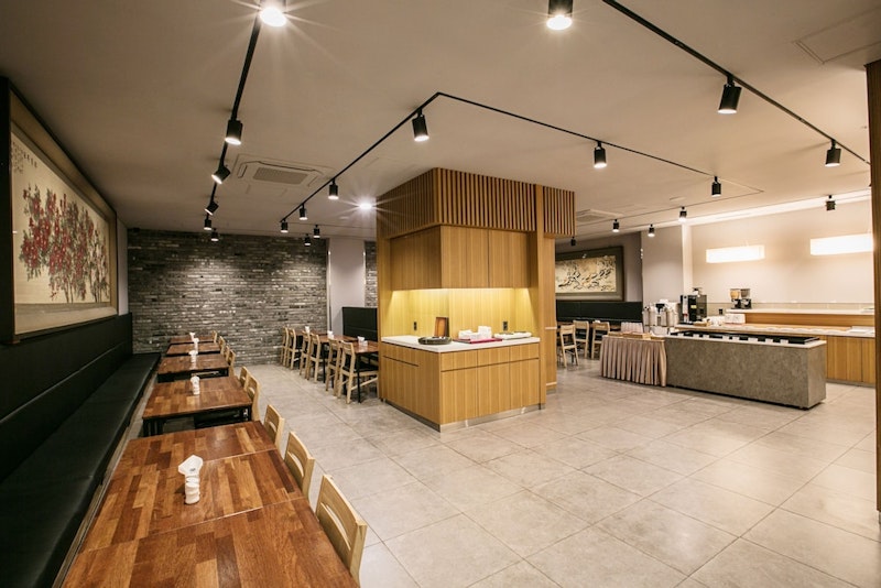 龍頭山公園や国際市場に近い！韓国らしい家具がすてきなホテル宿泊。ベッド3台確約