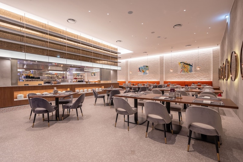 ウェルネス施設も充実!人気の西面エリアへのアクセスも便利な4つ星ホテルに宿泊