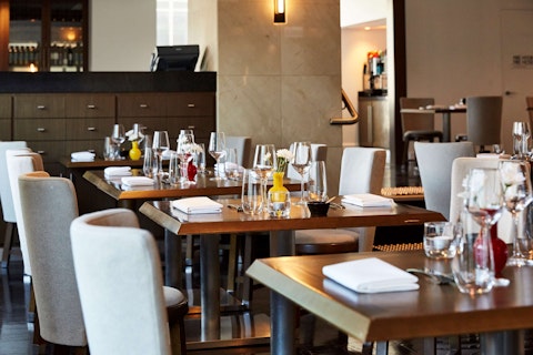 ショッピングセンター直結!プール&スパつきの高級ホテルに宿泊するプラン