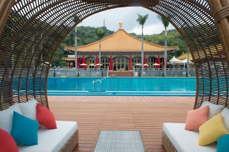 SALE価格🎍自然に囲まれた屋外プールつき！中国宮殿様式の5つ星ホテルで優雅なステイ。往復送迎つき