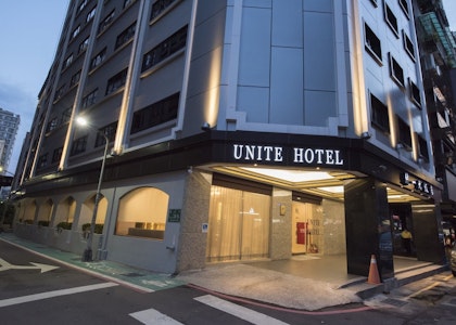 SALE価格 1/3(土)販売スタート🎍中山国小駅は歩いてすぐ！観光に便利な好立地ホテルで充実の台北ステイ。ベッド2台確約