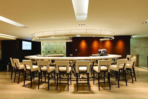 香港ディズニーランド 1デー・パーク・チケットつき!駅直結の好立地ホテルで充実旅