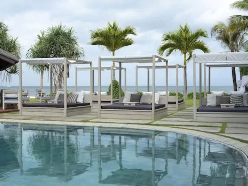 海辺のレストランがすてき！タンジュン ベノア地区の4つ星ブティックリゾートにステイ