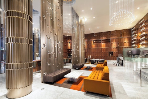 ショッピングセンターに直結！ダウンタウンの快適4つ星ホテルに宿泊。ビジネスクラス利用